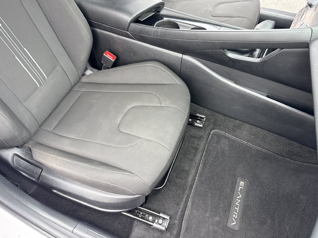 Used 2022 Hyundai Elantra Blue FWD image 32