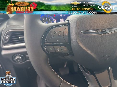 Used 2025 Chrysler Pacifica Limited image 17