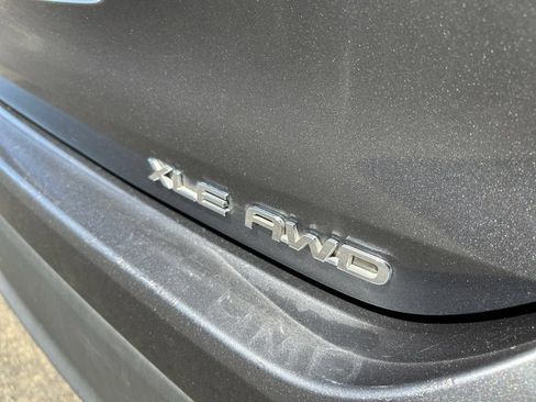 Used 2021 Toyota Highlander XLE AWD/4WD image 35