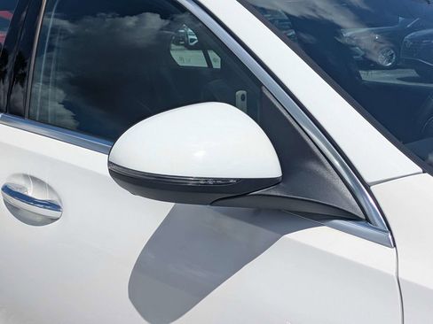 Used 2024 Mercedes-Benz C 300 Sedan image 10