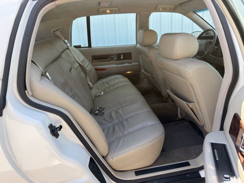 Used 1996 Cadillac Fleetwood Brougham RWD image 11