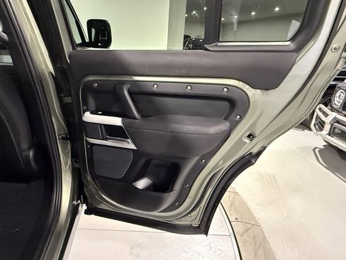 Used 2022 Land Rover Defender 110 S image 43