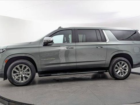 Used 2023 Chevrolet Suburban Premier RWD image 3