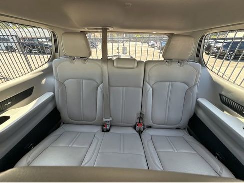 Used 2024 Jeep Wagoneer 4WD w/ HD Trailer Tow Package image 17