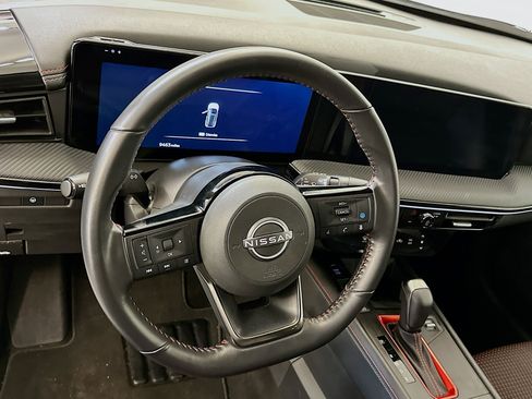 Used 2025 Nissan Kicks SR image 18