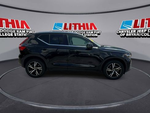 Used 2023 Volvo XC40 B5 Plus AWD/4WD image 9