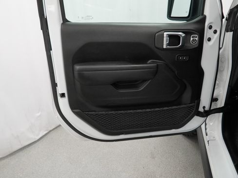 Certified 2024 Jeep Gladiator Sport image 36