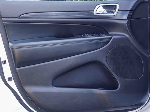 Certified 2021 Jeep Grand Cherokee Laredo X image 19