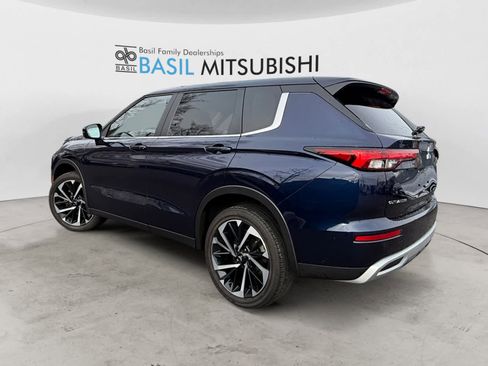 Used 2024 Mitsubishi Outlander SE image 3