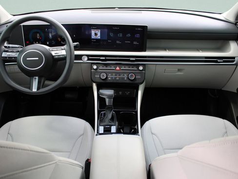 Used 2025 Hyundai Tucson SE FWD image 17