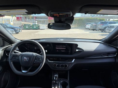 Used 2025 Buick Envista Preferred image 31