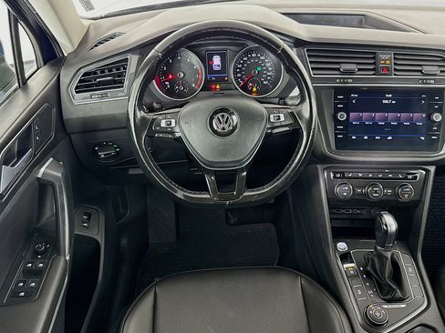 Used 2018 Volkswagen Tiguan SEL w/ 3rd Row Seat Package AWD/4WD image 16