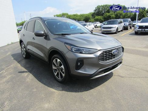 Certified 2025 Ford Escape Platinum AWD/4WD image 11