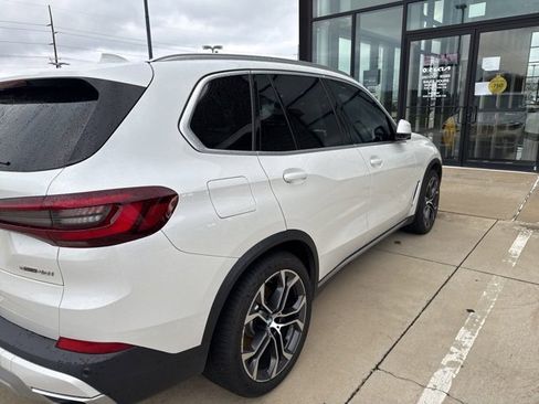 Used 2022 BMW X5 sDrive40i w/ Premium Package image 3