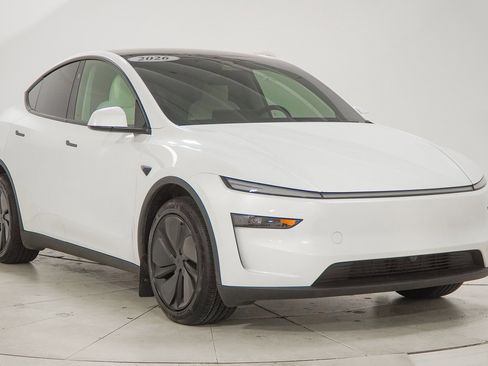 Used 2026 Tesla Model Y AWD image 19