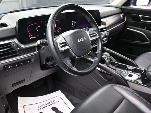 Used 2025 Kia Telluride S FWD image 14