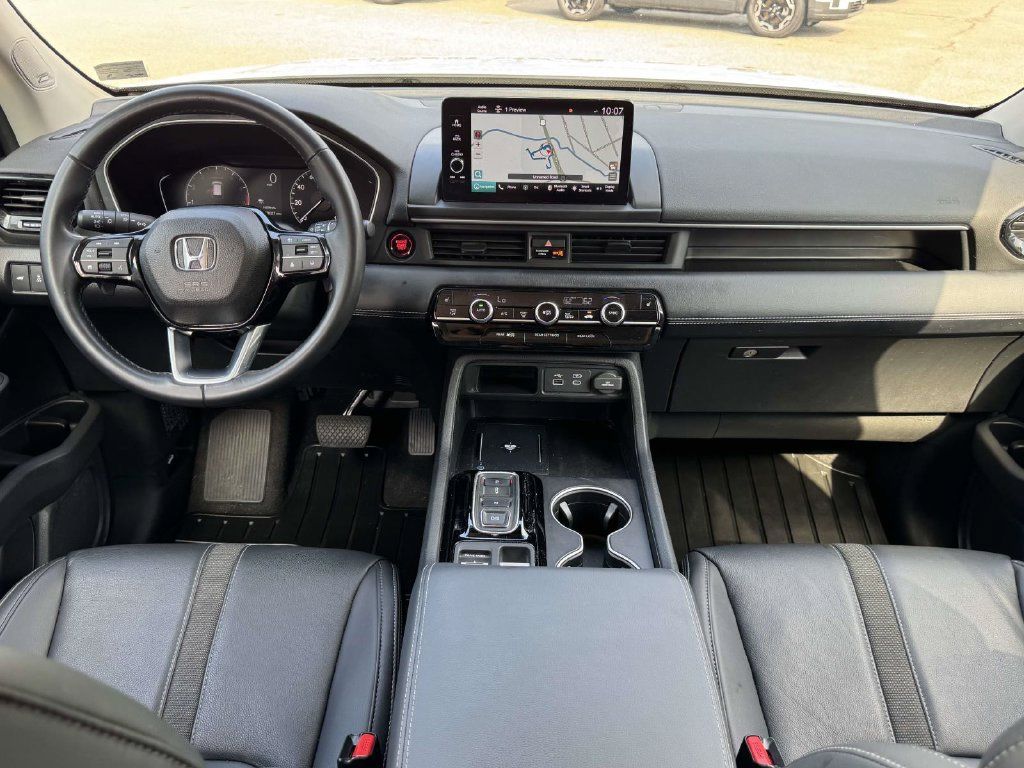 Used 2024 Honda Pilot Touring image 2