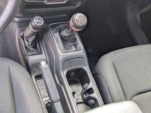 Used 2020 Jeep Wrangler Sport AWD/4WD image 18