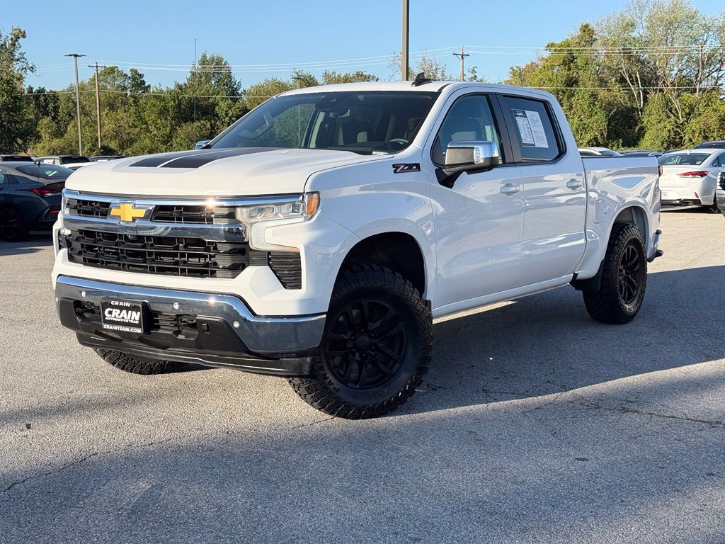 Used 2025 Chevrolet Silverado 1500 LT w/ Safety Package AWD/4WD image 3