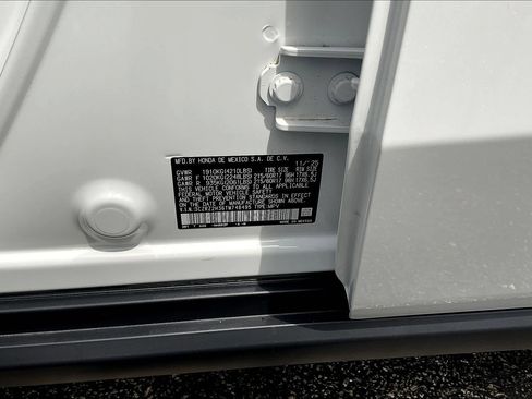 Used 2026 Honda HR-V LX image 18