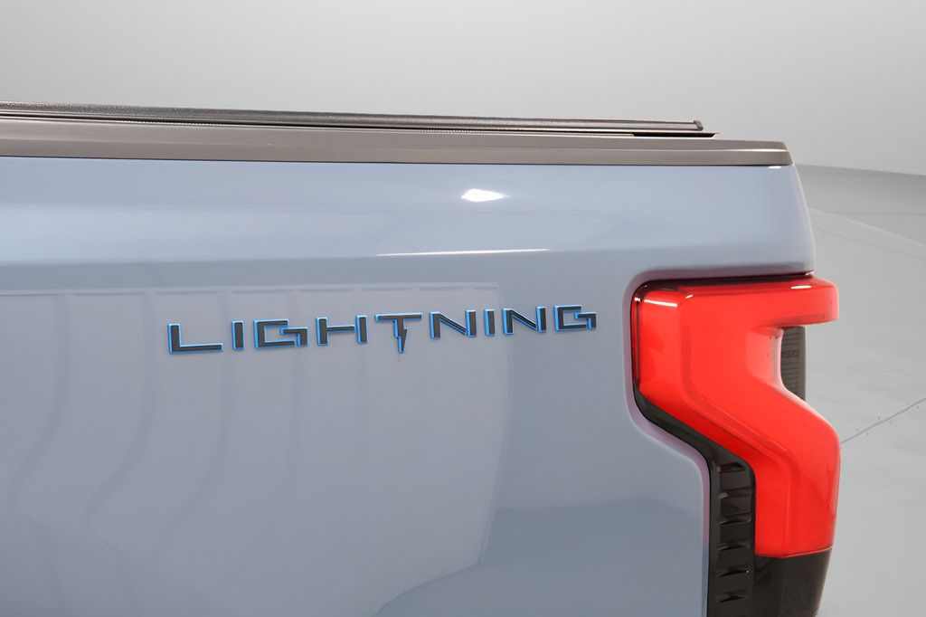 Used 2023 Ford F150 Lightning Platinum AWD/4WD image 43