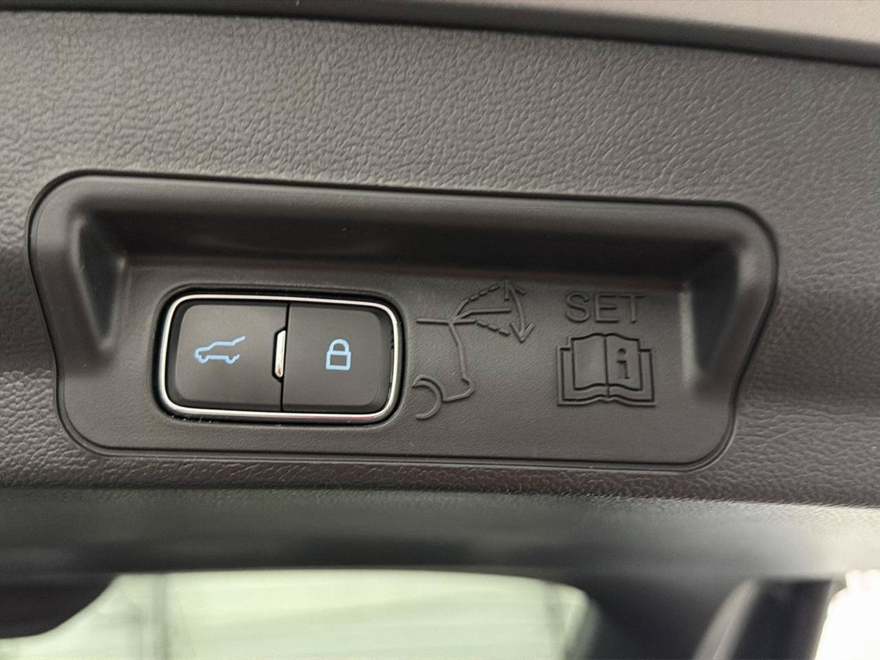 Used 2024 Ford Explorer XLT w/ Equipment Group 202A AWD/4WD image 24