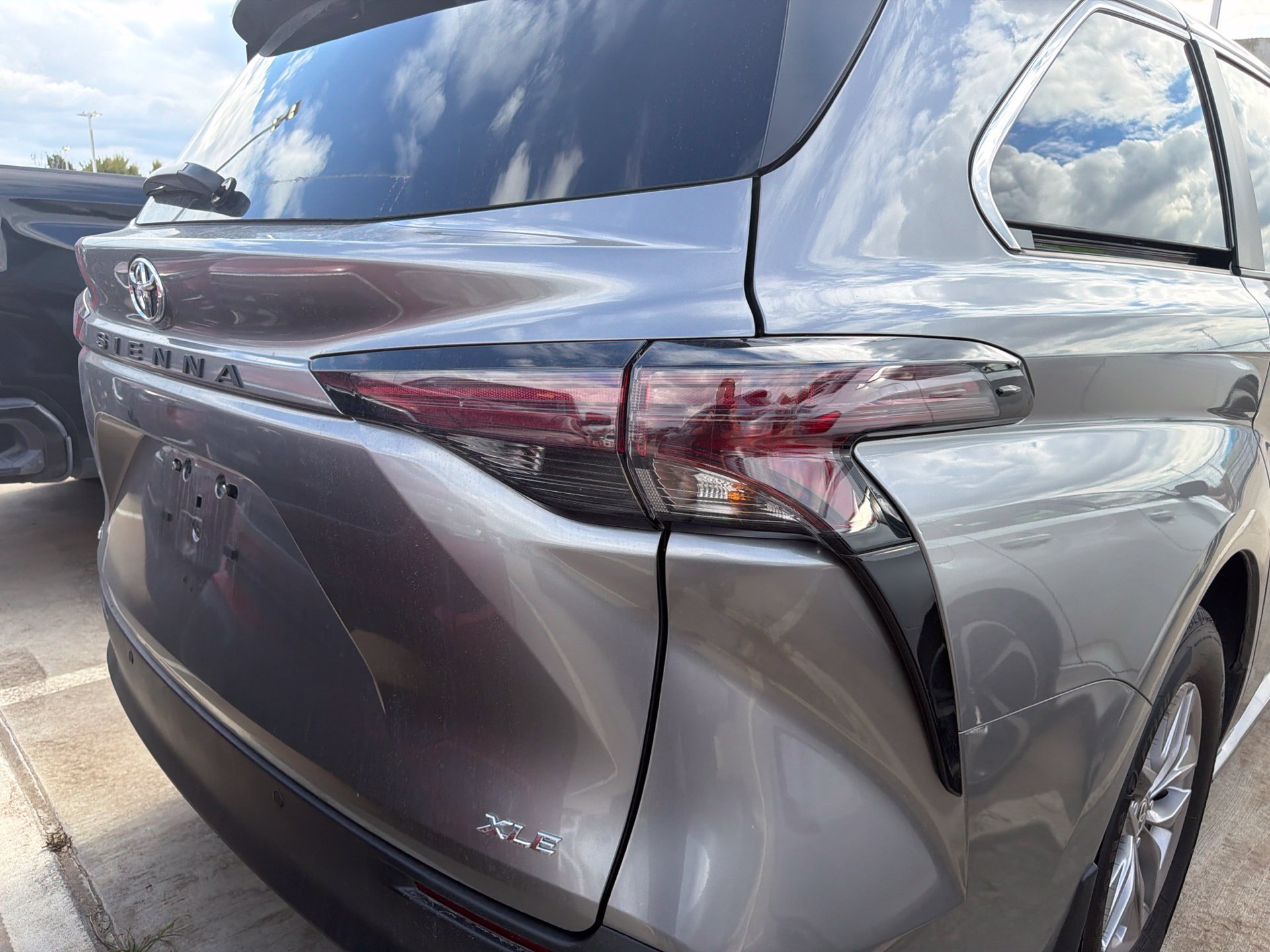 Certified 2026 Toyota Sienna XLE FWD image 5