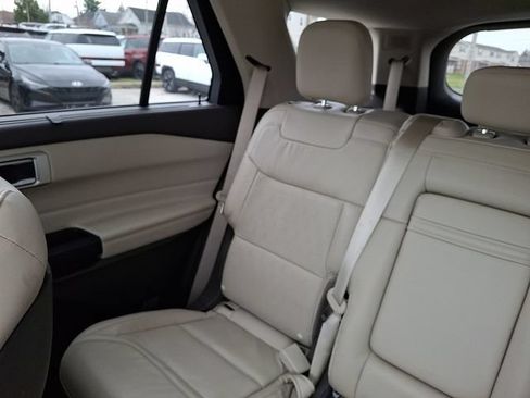 Used 2020 Ford Explorer Platinum w/ Premium Technology Package AWD/4WD image 18