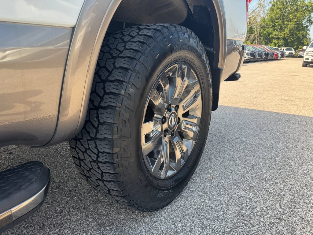 Used 2018 Nissan Titan Platinum Reserve AWD/4WD image 13