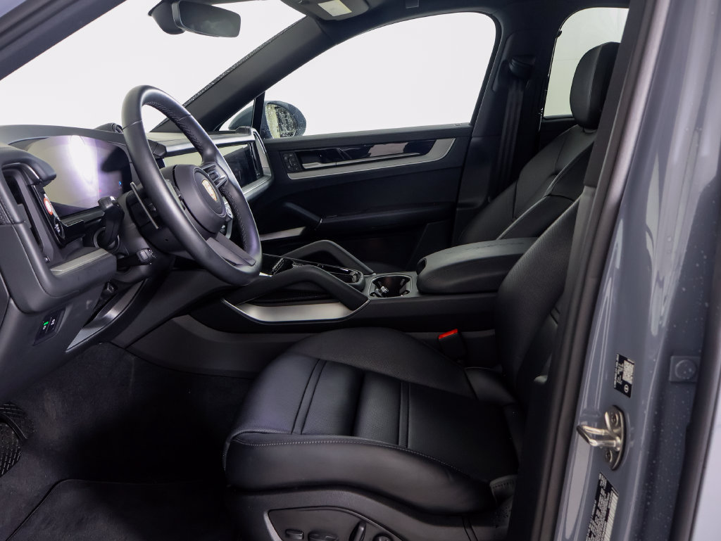 Certified 2026 Porsche Cayenne E-Hybrid Coupe AWD/4WD image 5