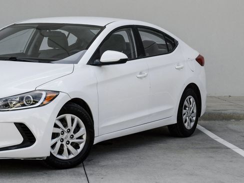 Used 2017 Hyundai Elantra SE FWD image 14