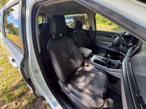 Used 2026 Kia Carnival FWD image 38