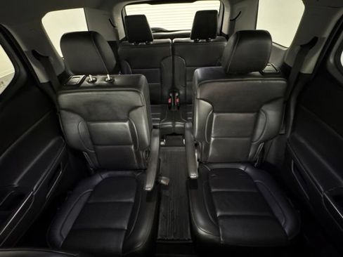 Used 2023 GMC Acadia SLT w/ Preferred Package FWD image 18