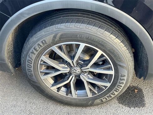 Used 2021 Volkswagen Tiguan S image 7