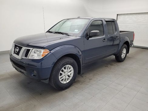 Used 2018 Nissan Frontier SV image 2