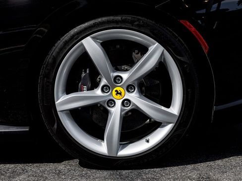 Used 2019 Ferrari Portofino RWD image 39