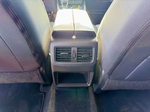 Used 2022 Nissan Rogue S image 27