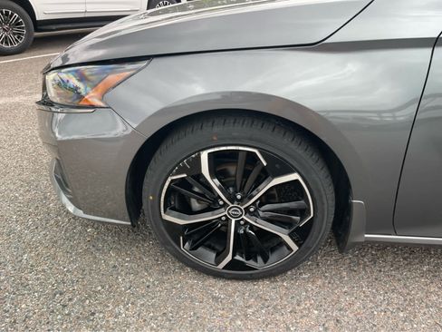 Used 2024 Nissan Altima 2.5 SR w/ SR Premium Package FWD image 9
