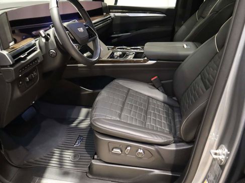 Used 2025 Cadillac Escalade Sport Platinum w/ LPO, Floor Liner Package AWD/4WD image 24