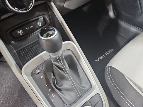 Certified 2025 Hyundai Venue SEL FWD image 25