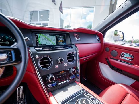 Used 2022 Rolls-Royce Cullinan AWD/4WD image 37