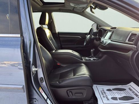 Used 2019 Toyota Highlander Limited image 11