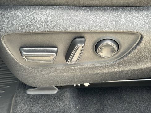 Certified 2024 Toyota Highlander XLE image 22