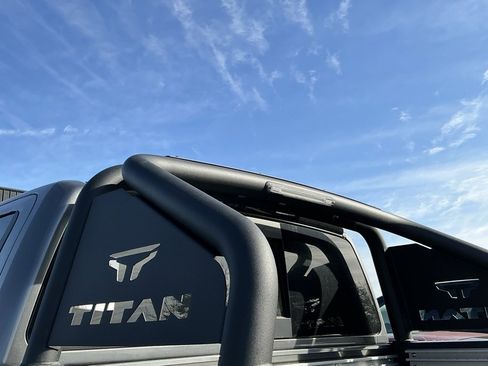 Used 2024 Nissan Titan SV image 3