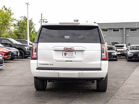 Used 2017 GMC Yukon XL SLT w/ Open Road Package AWD/4WD image 12