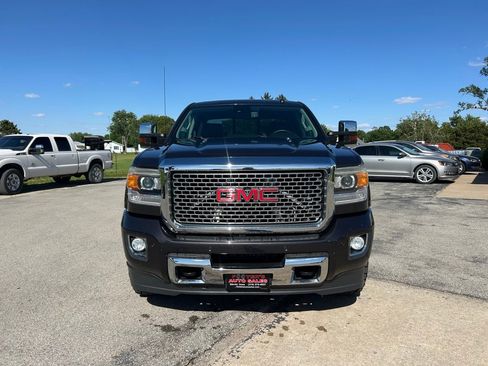 Used 2016 GMC Sierra 2500 Denali w/ Duramax Plus Package AWD/4WD image 2