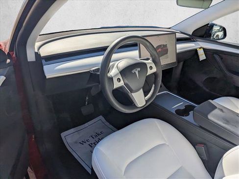 Used 2022 Tesla Model Y Long Range image 10