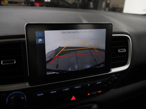 Certified 2025 Hyundai Venue SEL image 21