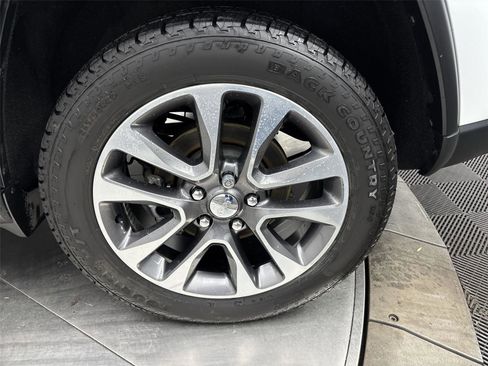 Used 2018 Jeep Grand Cherokee Limited image 27