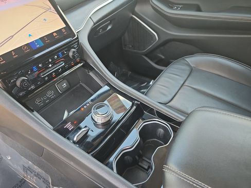 Used 2023 Jeep Grand Cherokee Limited w/ Luxury Tech Group II AWD/4WD image 25